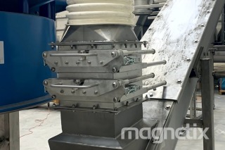 Magnetic grate - cleaning of bone meal.