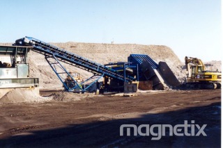 Metallurgical slag processing station consisting of a hopper, a belt conveyor, a ferrous metal separator and a crusher.