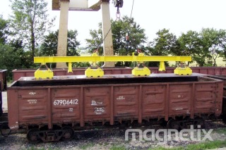 Unloading of railway wagons using electromagnets.