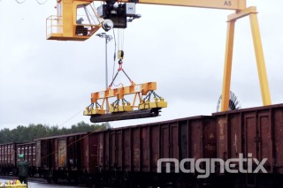 Cross-beam lifting magnets - unloading of steel pipe bundles.